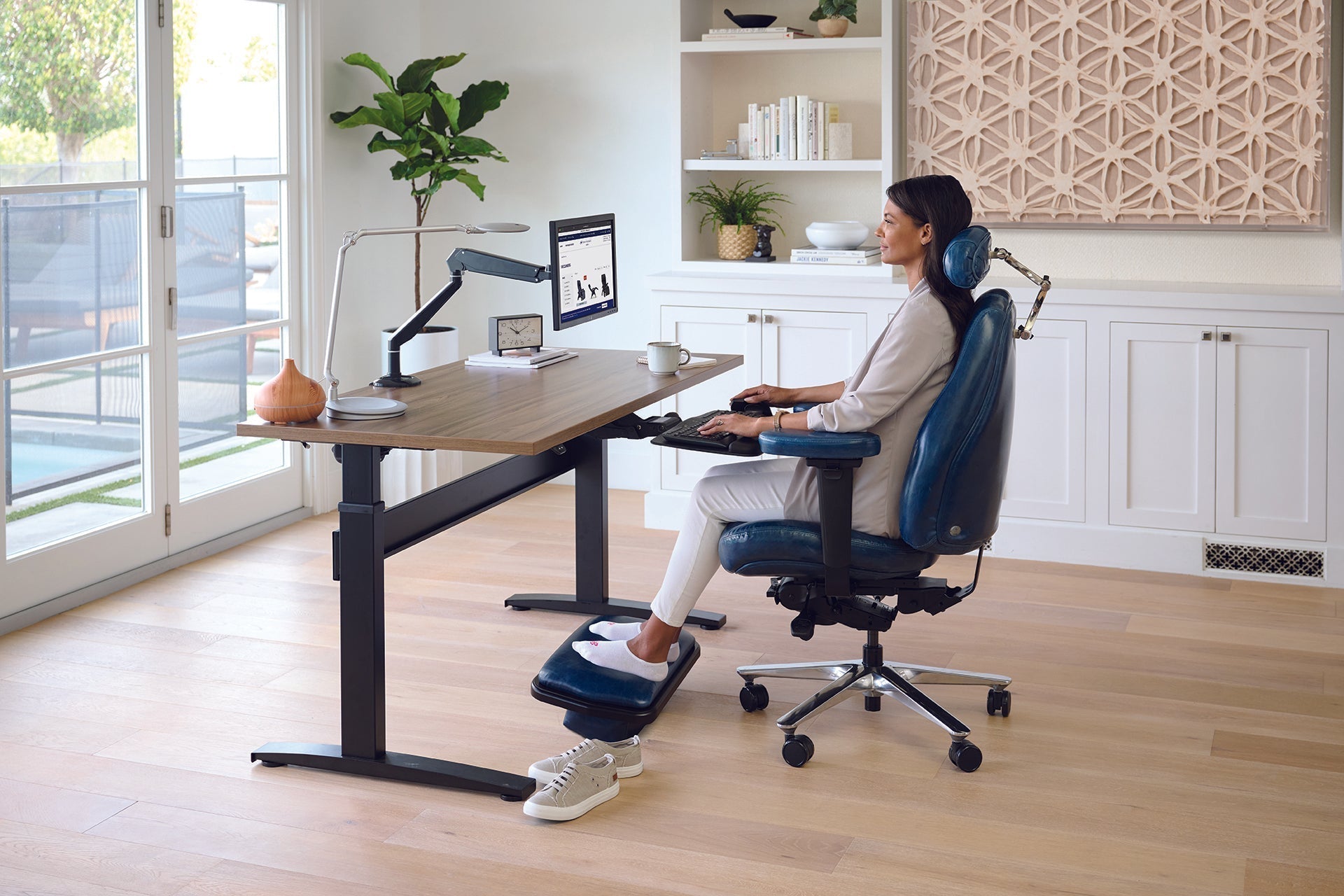 Ergonomic Tips: How to Set Up a Workstation to Prevent Sciatica Pain