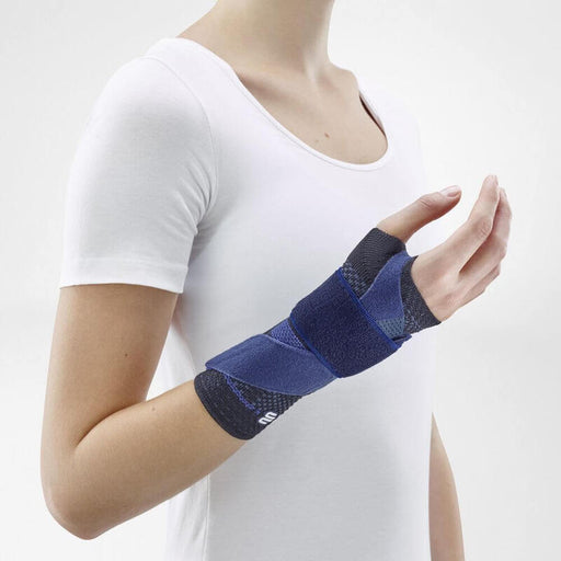 Woman in workout attire with the ManuTrain Wrist Brace wrapped on her right hand.