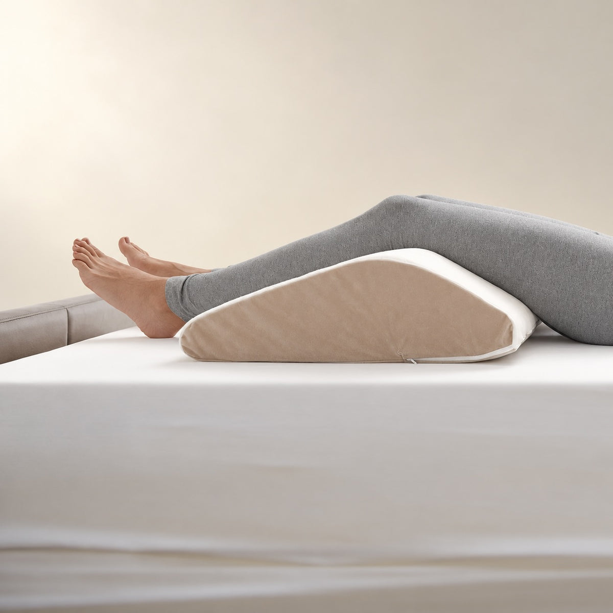 Sloped Knee Lift Wedge Pillow