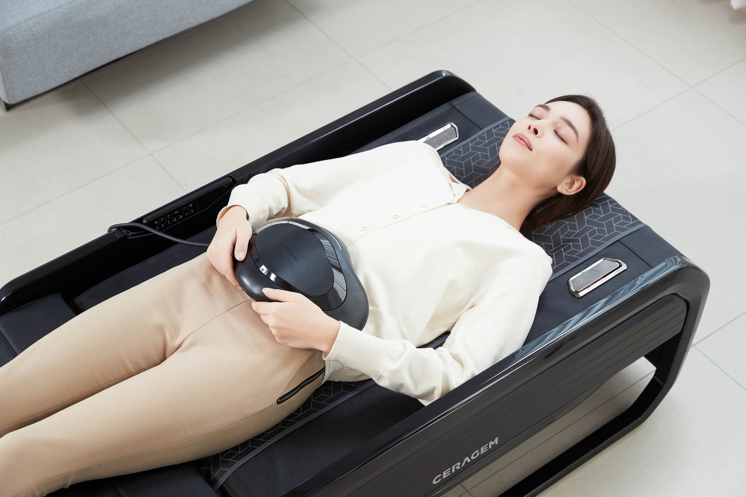 Unwind in Luxury: Heated Massager's 140°F Heat and Vibrations