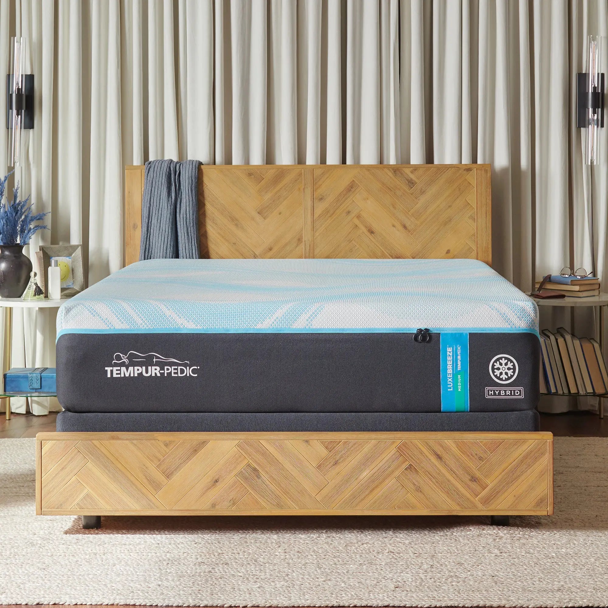 Tempur-Pedic TEMPUR-LuxeBreeze Medium Hybrid Mattress | RTB